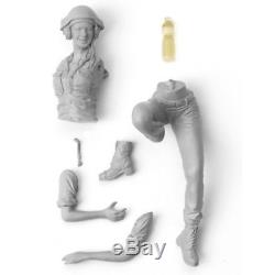 SOL Model MM227 1/16 IDF Female tank crew 3 (2 in 1, Base is not included)