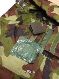 Vêtement De Protection Nbc Des Forces De Défense De L'armée Irlandaise, Woodland Green